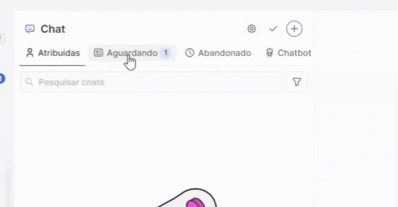Gravação de tela do chat do CRM: as filas atribuídas, aguardando, abandonado e chatbot, e um atendente escrevendo e enviando uma mensagem.